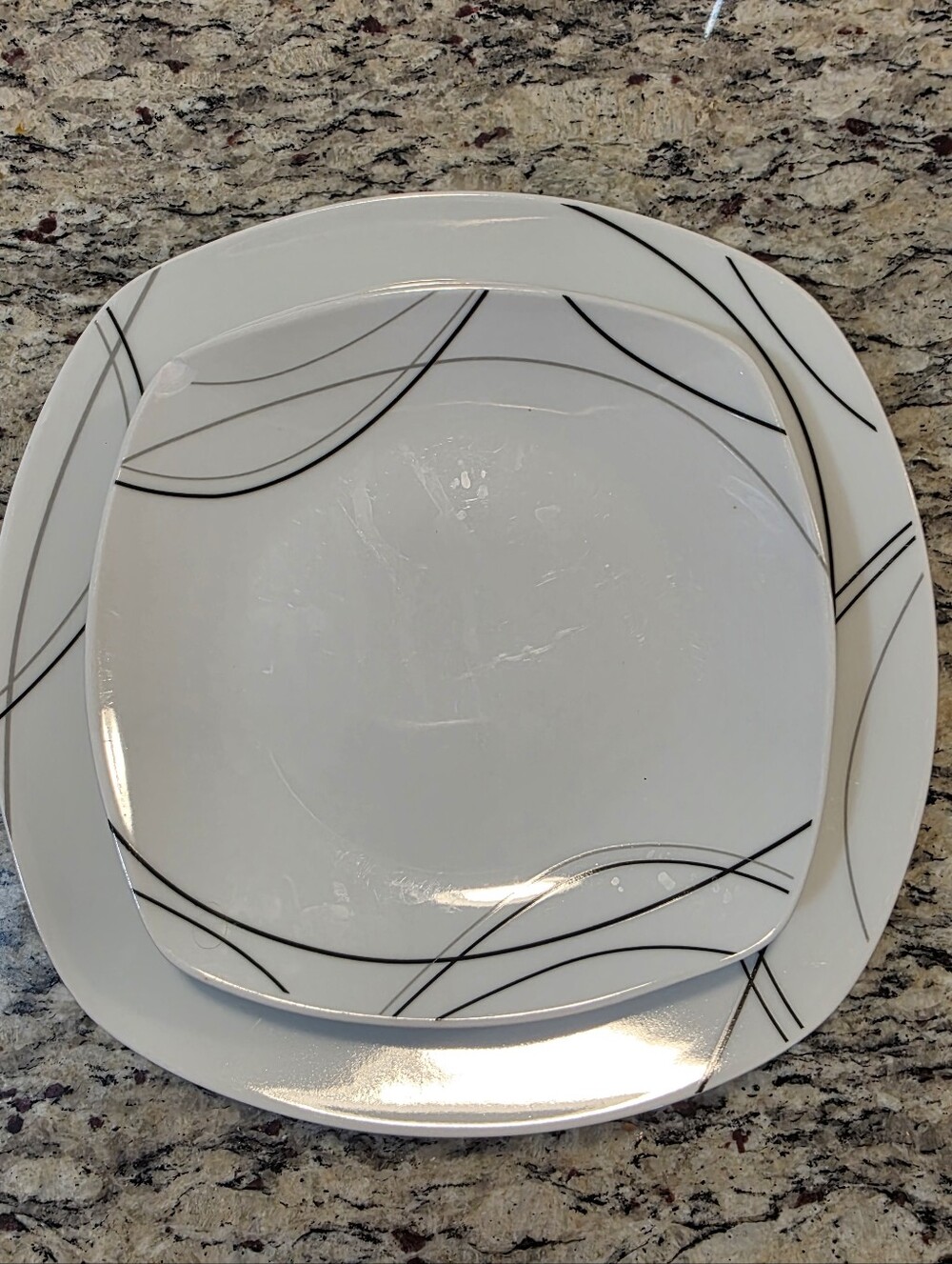 10 Pieces- Gallery White Dinner Plate Set with Black Wave Accents